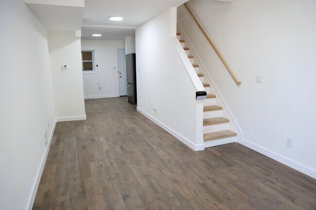 Building Photo - 818 N Stricker St