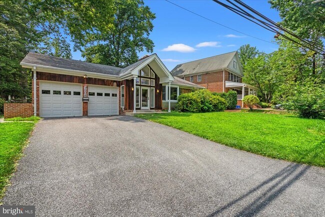 Foto del edificio - 7504 Radnor Rd