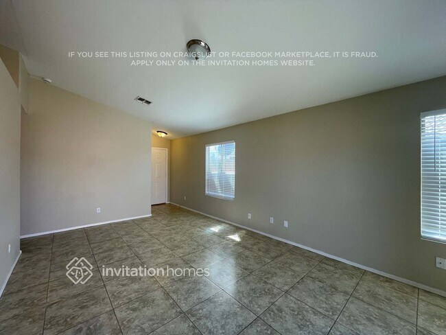 Foto del edificio - 15508 W Port Royale Ln