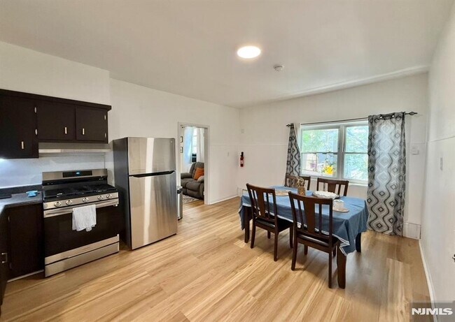 Foto del edificio - 616 Frank E Rodgers Blvd N