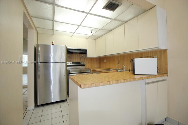 Foto del edificio - 17890 W Dixie Hwy