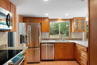 Building Photo - 12323 SW Millview Ct