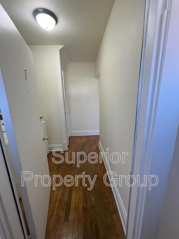 Building Photo - 106 W Stroud St