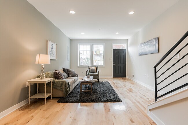Foto del edificio - 1245 N Myrtlewood St