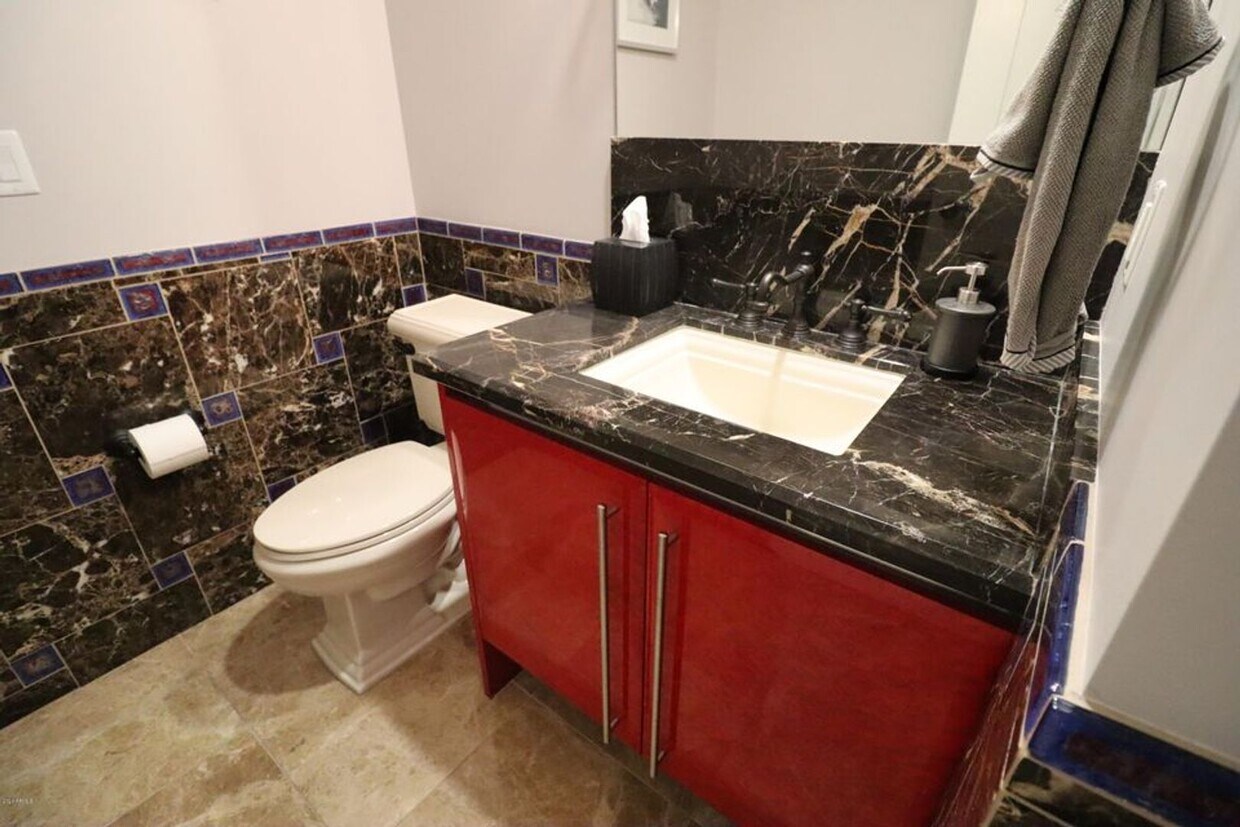 Primary Photo - 1 Bedroom/1.5 Bathroom Bridgeview at Hayde...