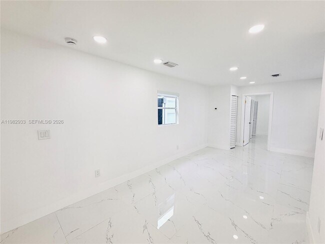 Foto del edificio - 3354 NW 50th St