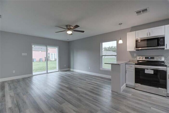 Kitchen/Living - 304 Corsica Ct