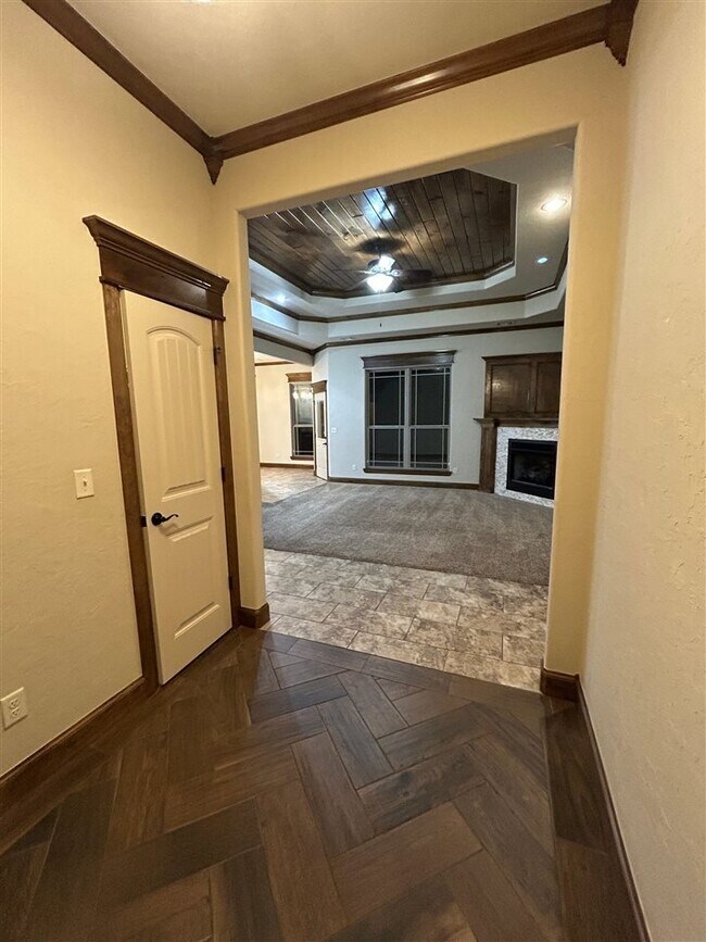 Building Photo - 1512 Scenic Ridge