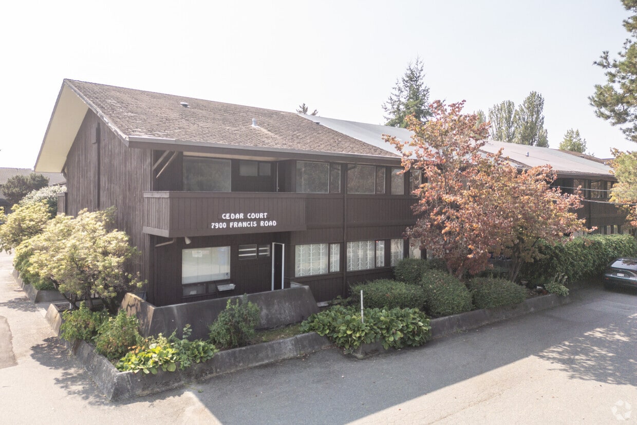 Photo principale - 7900 Francis Rd