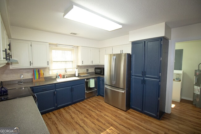 Building Photo - 410 Cardinal Dr