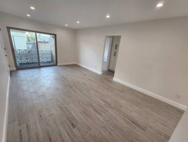 Foto del edificio - 10845 White St
