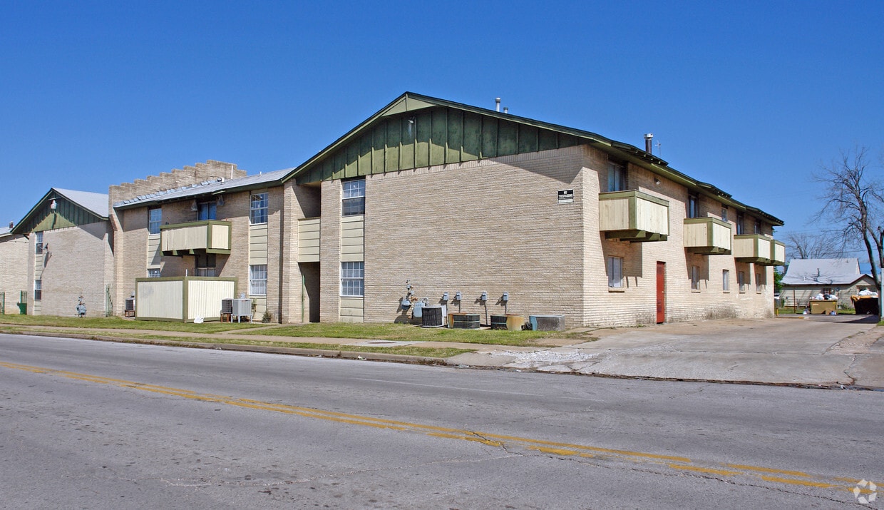 Building Photo - 2517 E 6th St