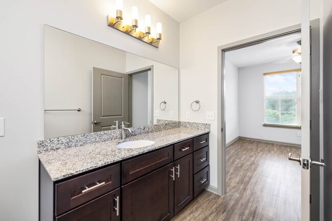 Building Photo - Lofts At Bass