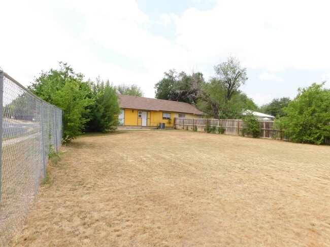 Building Photo - Lockwood Properties4 (900 Sahara Ave)