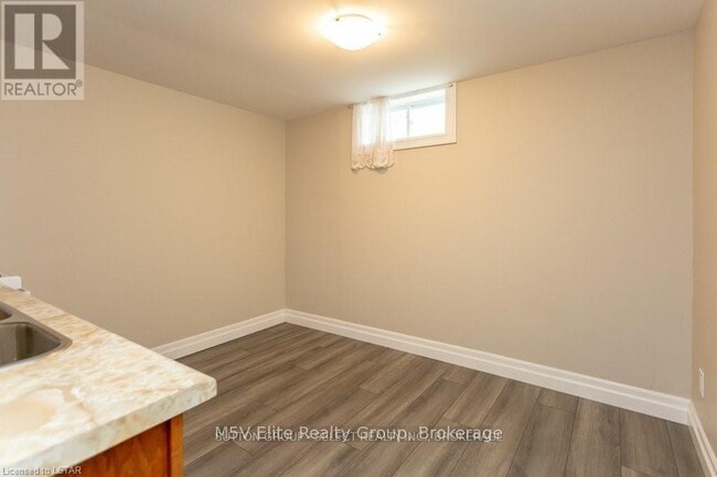 Building Photo - 811 Nixon Ave