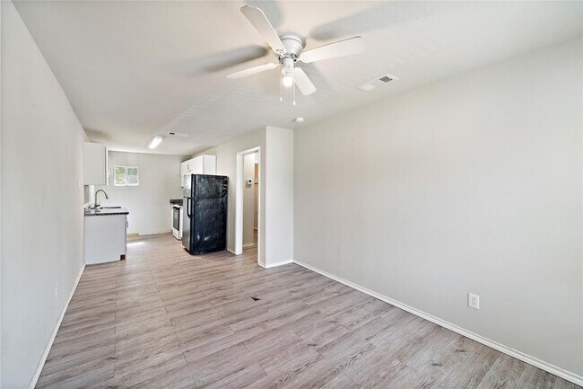 Building Photo - 2318 Rosalee St