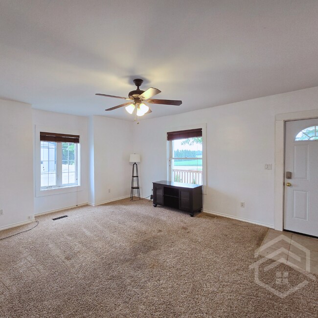 Photo du bâtiment - 405194 Beaconsfield Rd