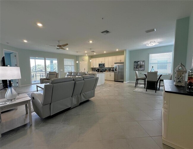 Building Photo - 350e E Marion Ave