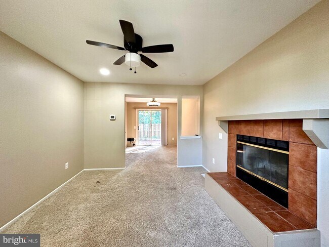Foto del edificio - 6123 Martins Landing Ct