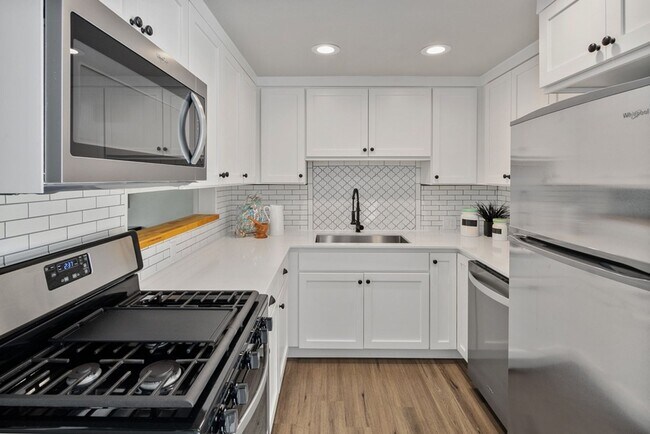 Building Photo - Mountlake Terrace 4 bd - 2 bath Rambler wi...