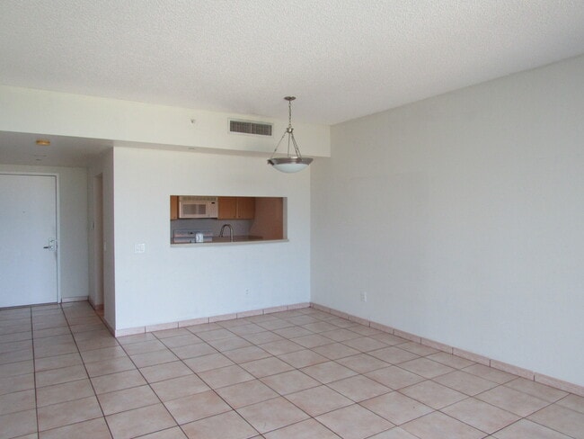 Building Photo - 2475 Brickell Ave
