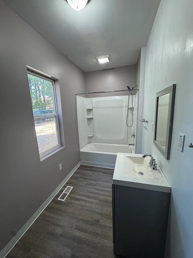 Building Photo - 511 Crouse St