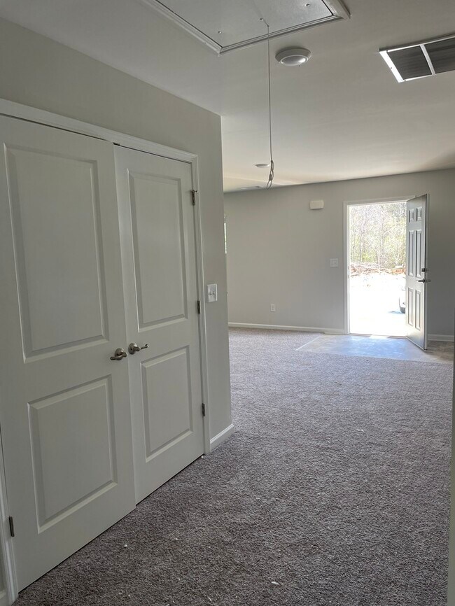 Building Photo - Beautiful 3bedroom 2bath ranch