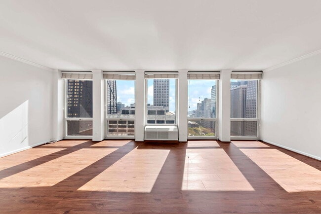 Building Photo - 111 E Chestnut St