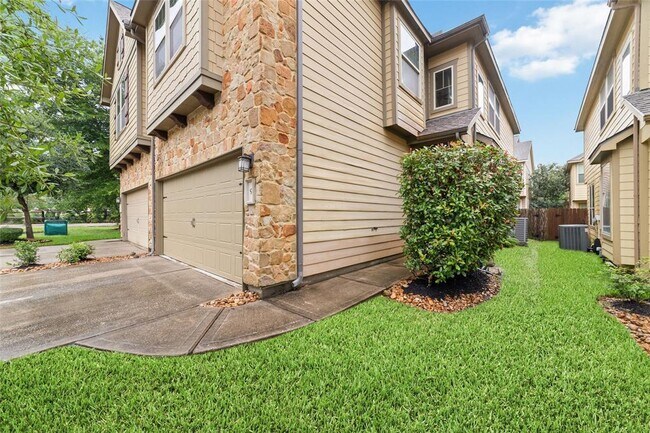Building Photo - 9 Cheswood Manor Drive