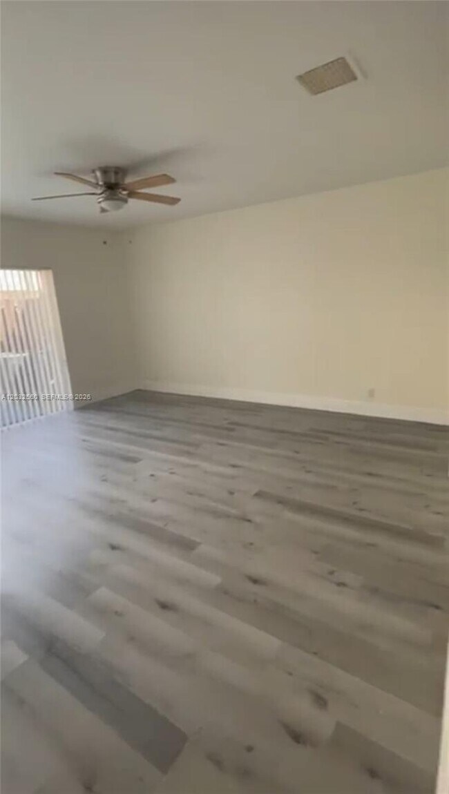 Foto del edificio - 8253 NW 9th St