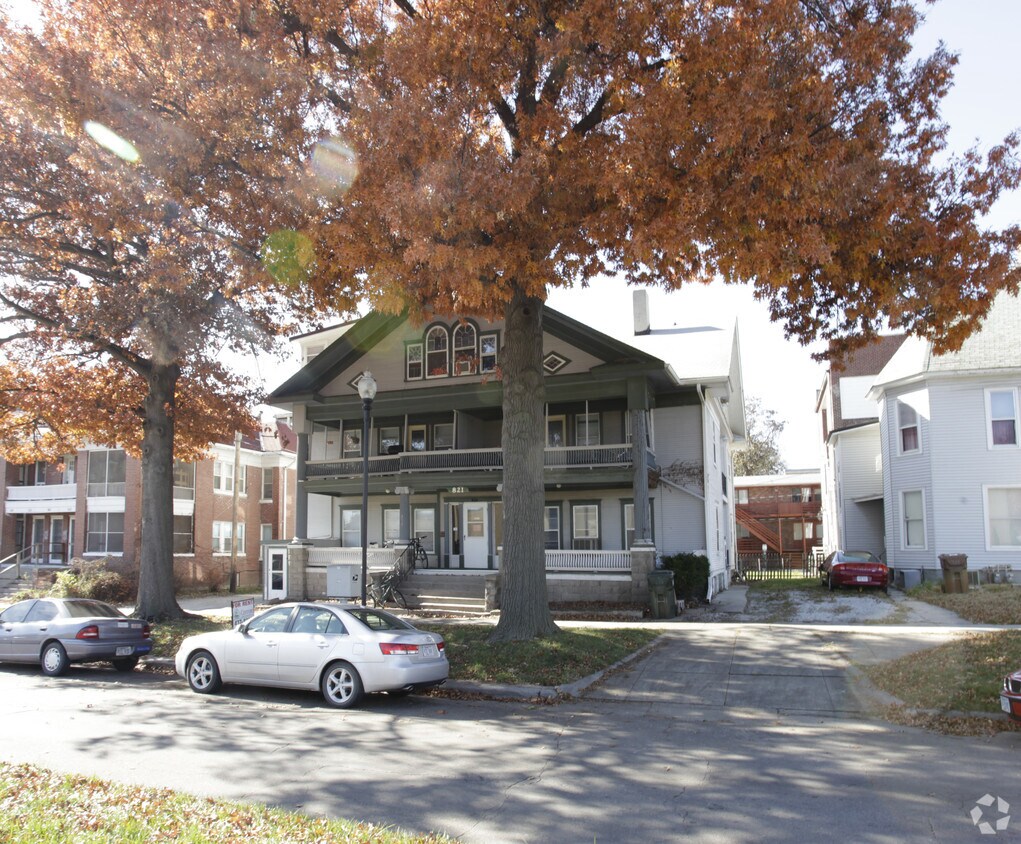 Building Photo - 821 Goodhue Blvd