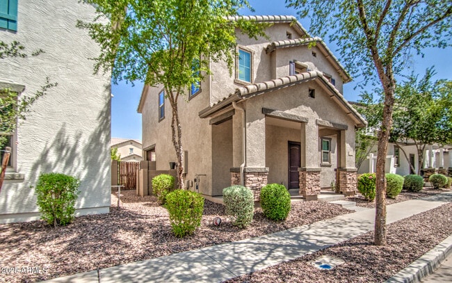 Building Photo - 4068 E Devon Dr