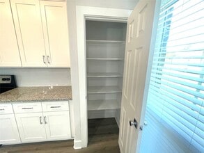 Building Photo - 9710 Tuffly St