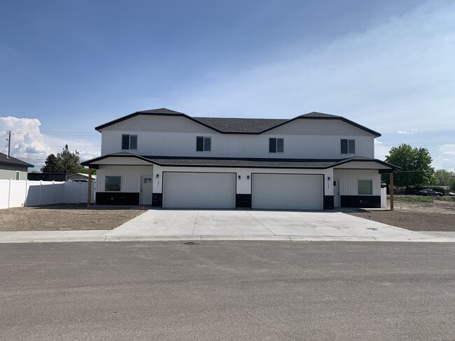 Building Photo - 1723 Dollys Way
