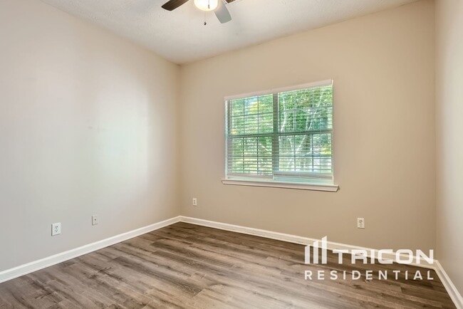 Building Photo - 405 Streamview Ln