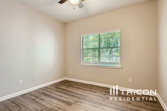Foto del edificio - 405 Streamview Ln