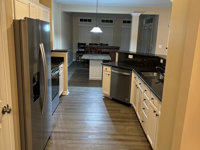 Foto del edificio - 3 Bedroom Townhome in Charlotte