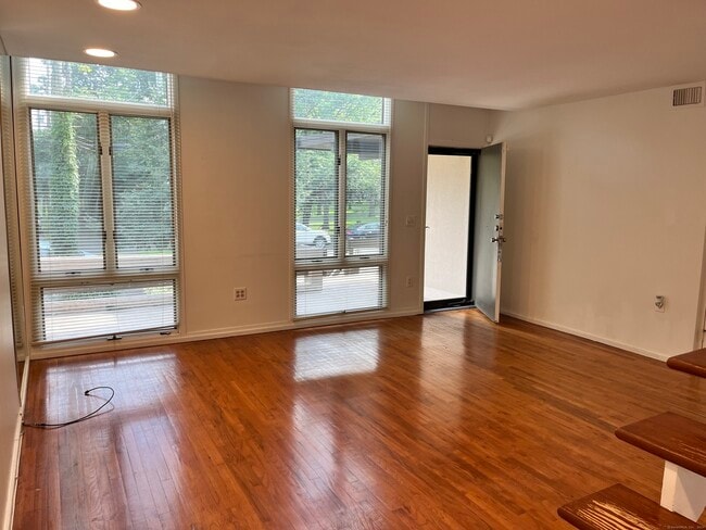 Building Photo - 285 Greene St