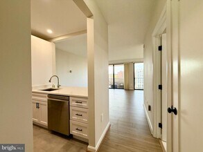 Building Photo - 4141 Henderson Rd Building Photo - 4141 Henderson Rd