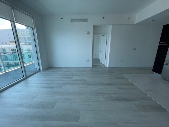 Building Photo - 950 Brickell Bay Dr