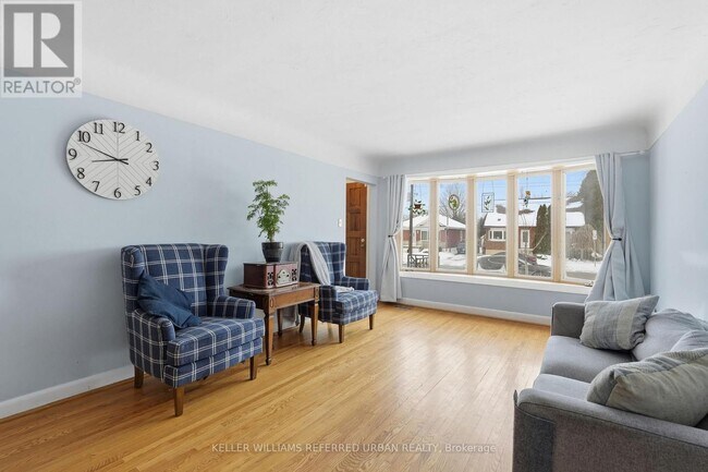 Photo du bâtiment - 940 Brucedale Ave E