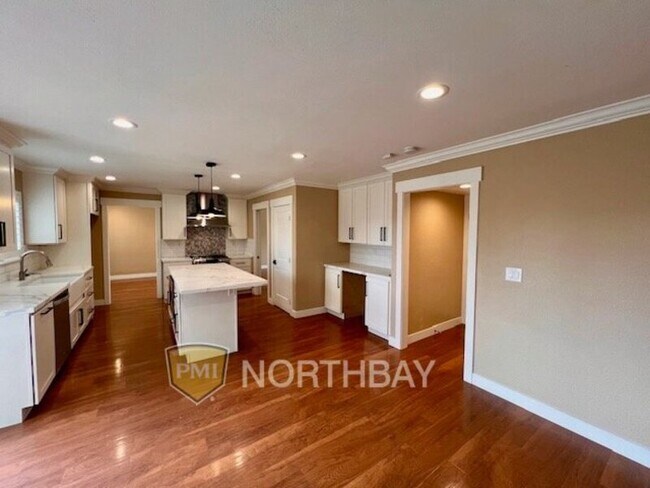 Building Photo - 826 Tulare Cir