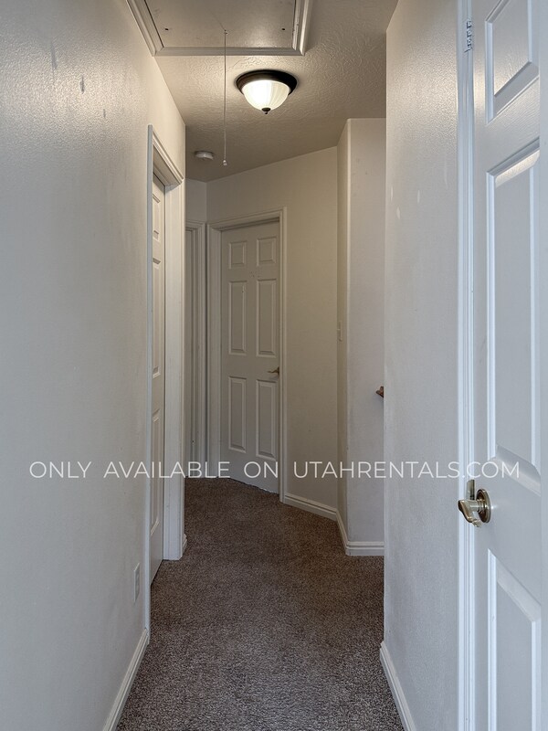Building Photo - 223 E 900 S