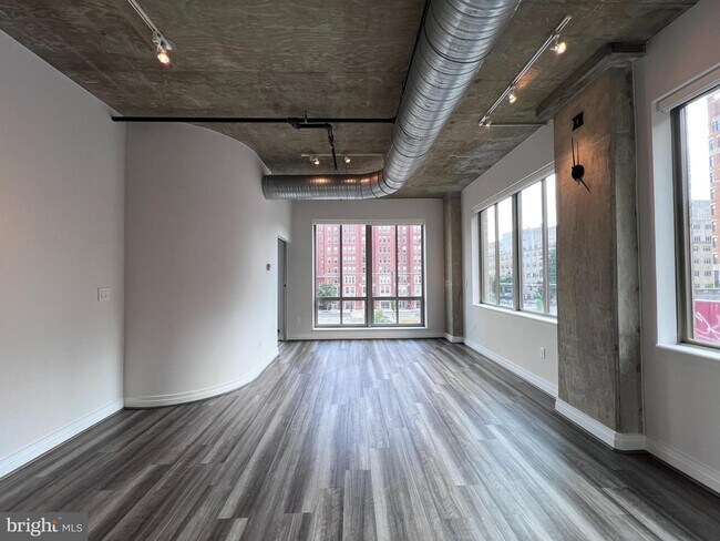 Foto del edificio - 301 Massachusetts Ave NW