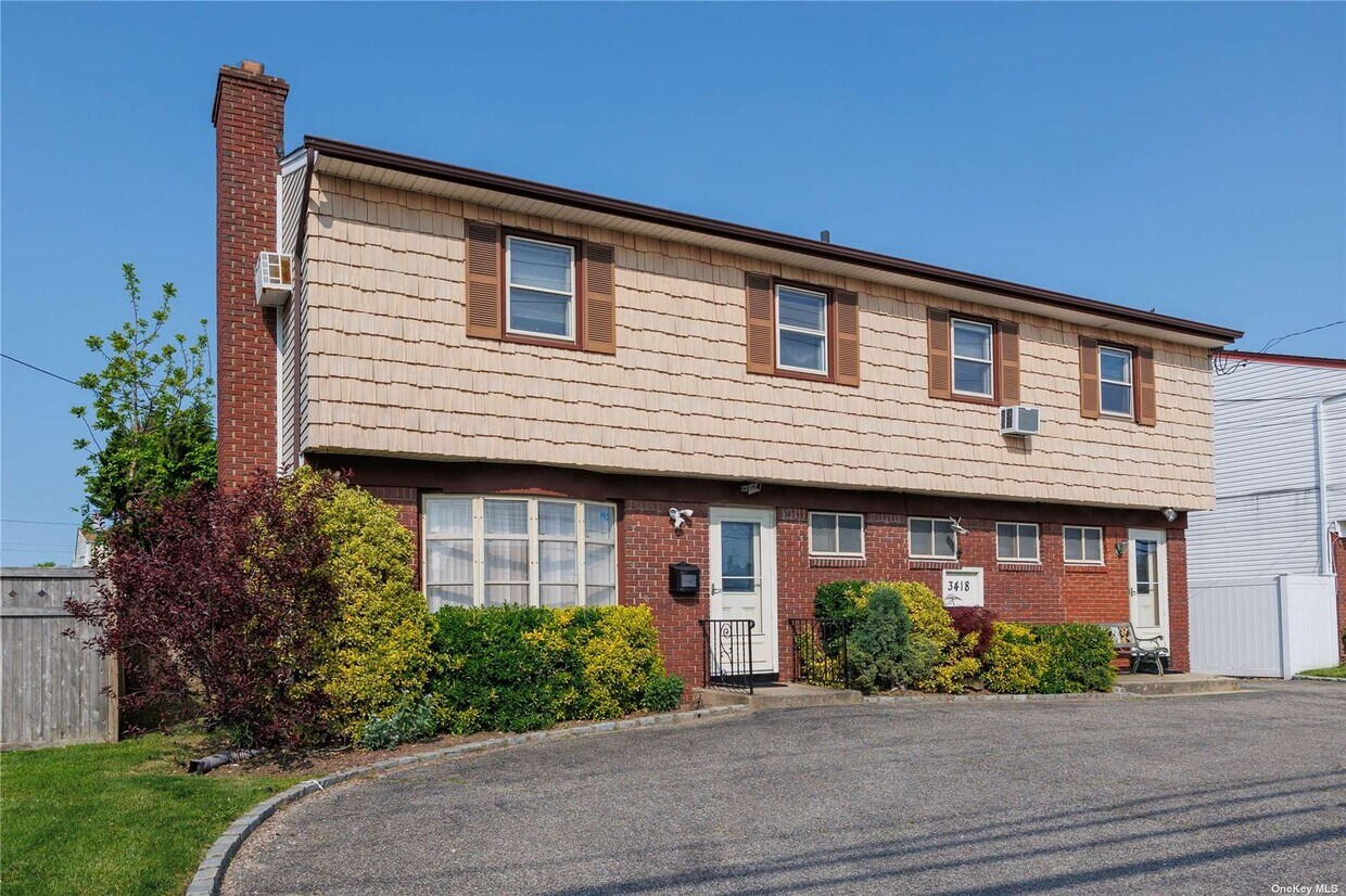 Primary Photo - 3418 Oceanside Rd