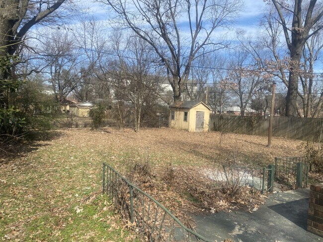 Foto del edificio - 3064 Cromwell Ave