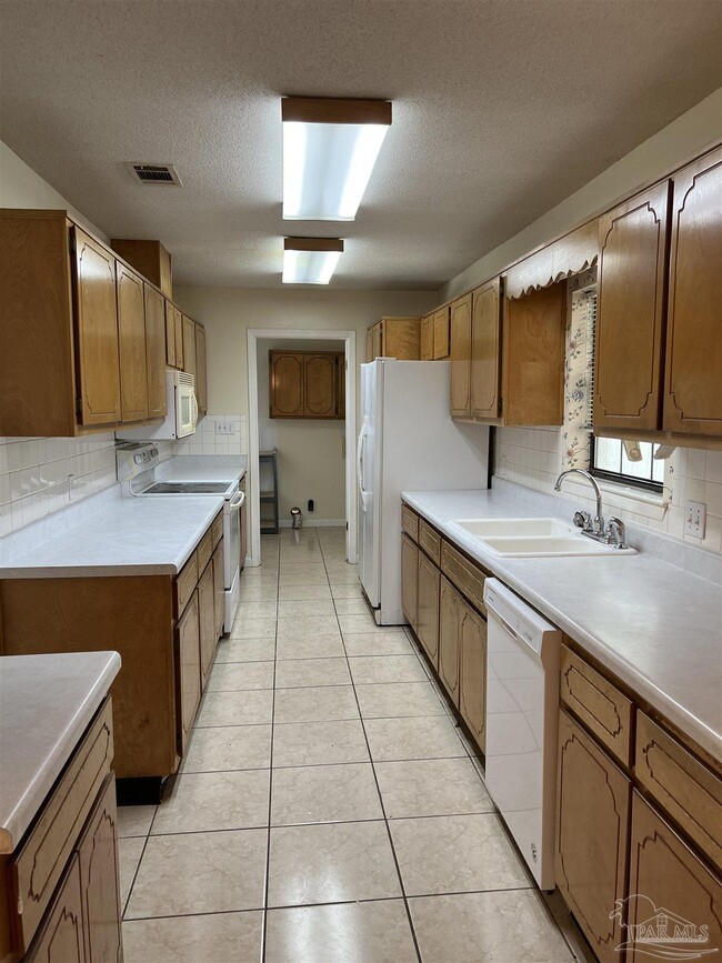 Building Photo - 6521 College Dr