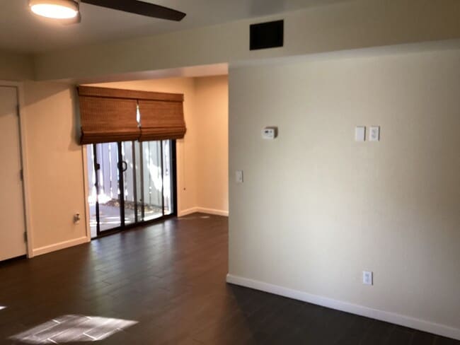 Foto del edificio - Updated Knollwood Meadows Two Story Condo ...