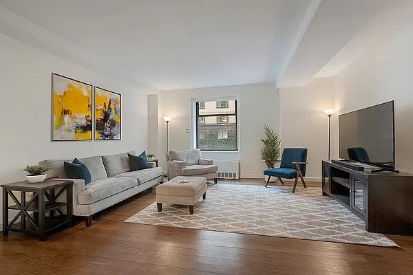 Foto principal - 100 W 58th St