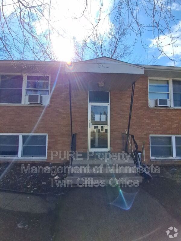 Building Photo - 815 17th St W